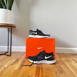 NIKE Women’s React Run Flyknit